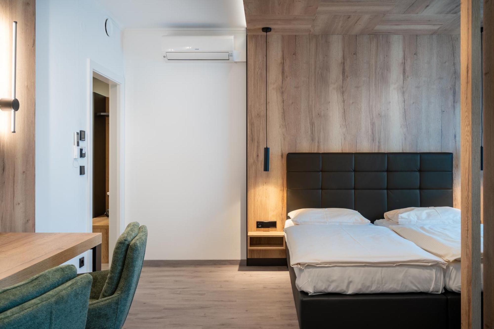 City Hotel تشوكيراو المظهر الخارجي الصورة
